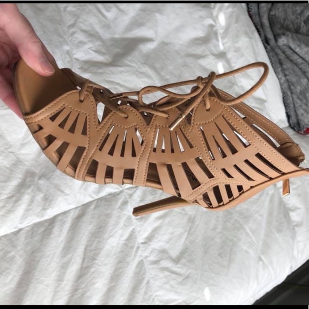 Heels - Picture 2 of 3